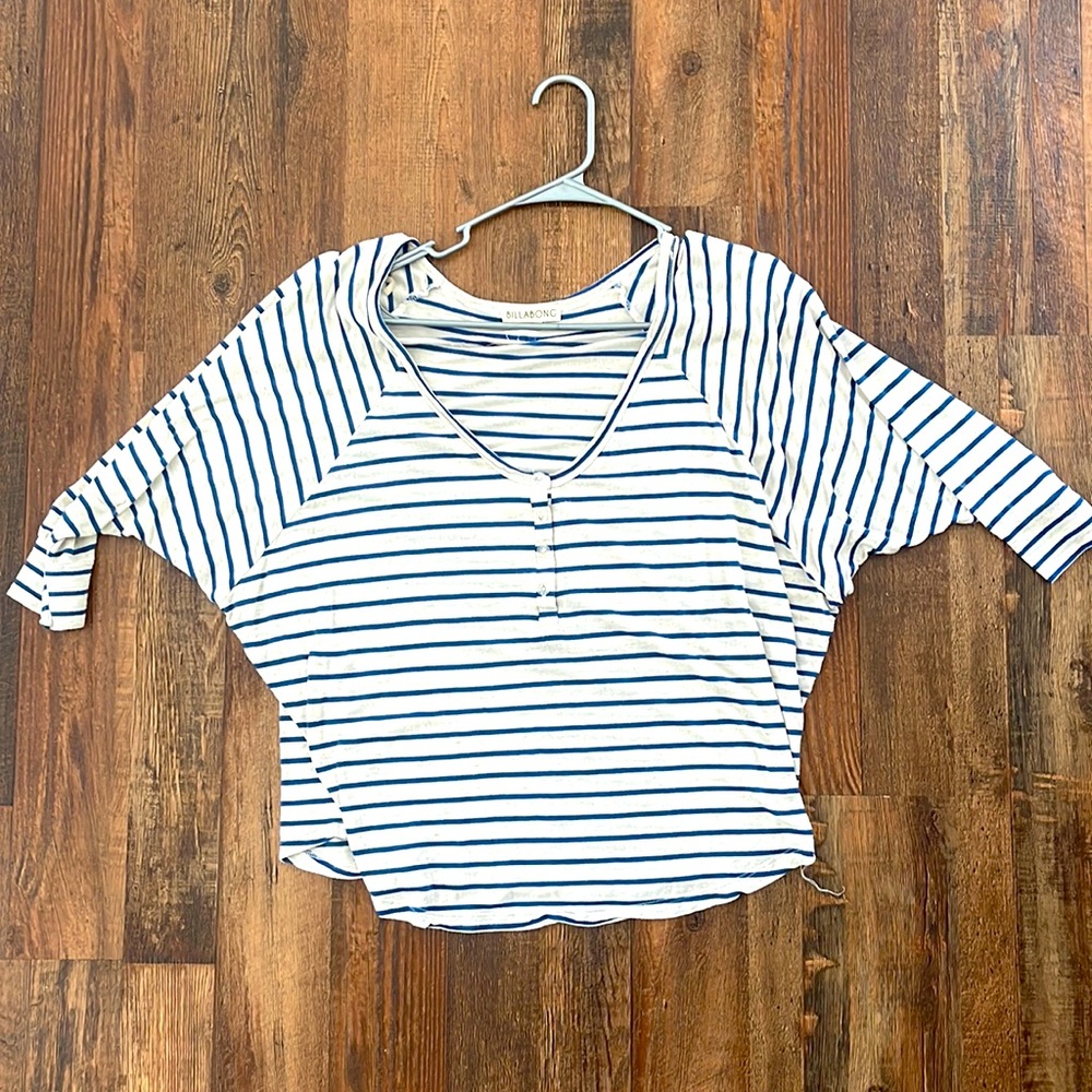 Women’s billabong mid sleeve shirt